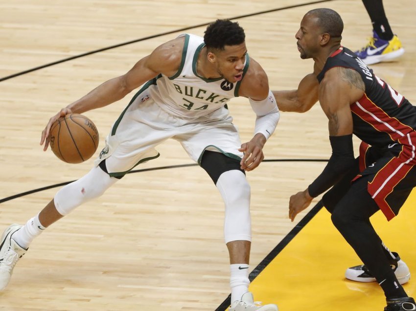 Bucks gjysmëfinalisti i parë në Lindje