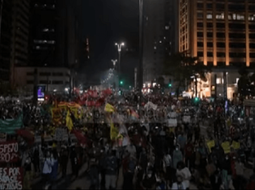 Shpërthen indinjata në Brazil, protestuesit sulmojnë presidentin