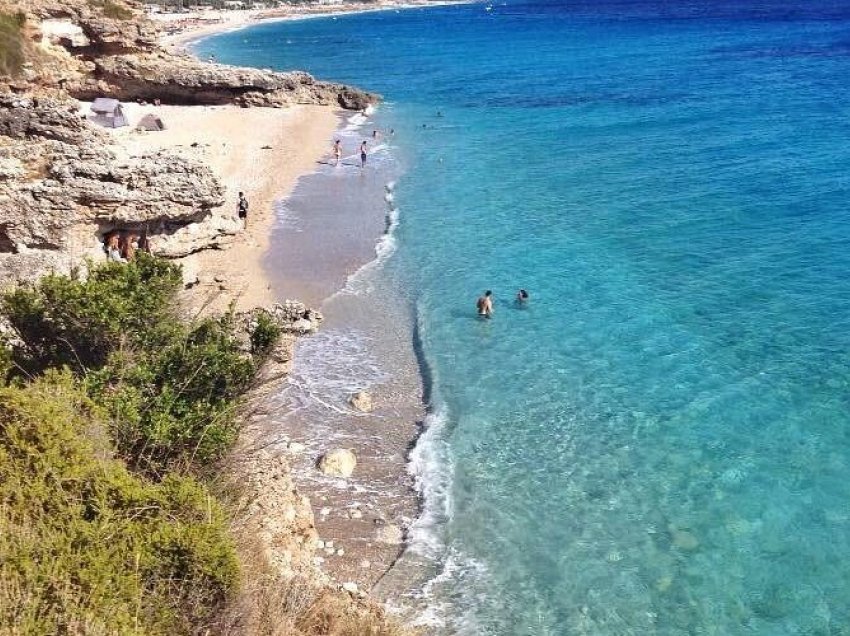 Kishin zënë hapësirën publike, në hetim 3 qytetarë në Dhërmi