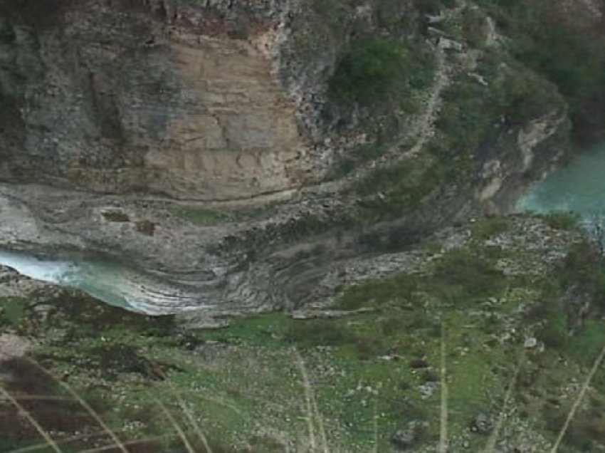 Gjirokastër/ 60-vjeçari bie në humnerë, ende nuk është nxjerrë trupi i pajetë