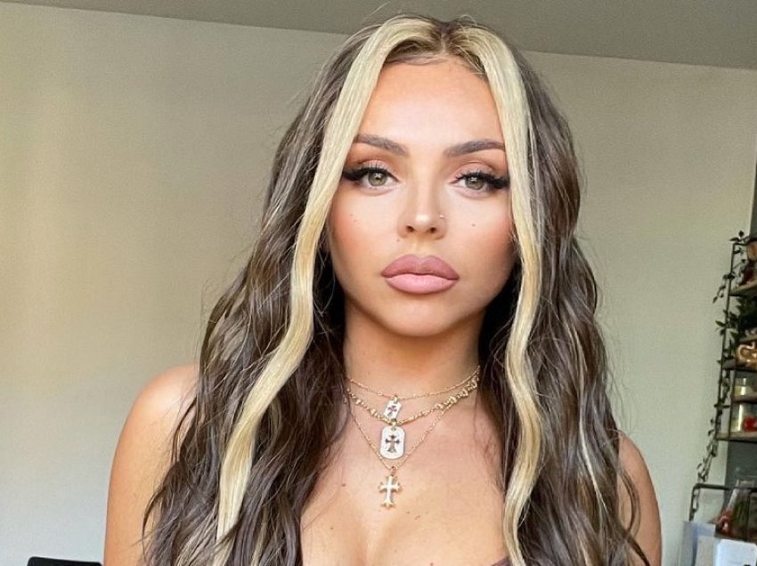 Jesy Nelson shfaq barkun e tonifikuar ndërsa feston nënshkrimin e marrëveshjes si solo-këngëtare