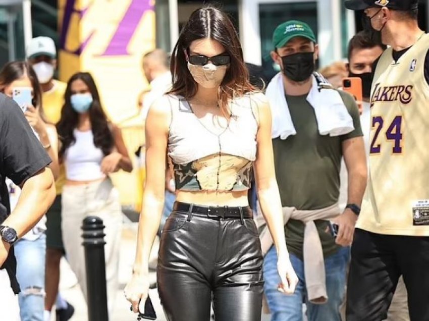 Kendall Jenner mbështet të dashurin e saj basketbollist