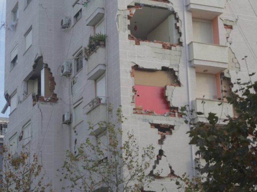 Pallati u shemb nga tërmeti, banorët ende pa shtëpi, dalin në protestë