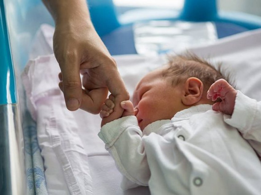 Ndodh habia, vjen në jetë foshnja afro 7 kg