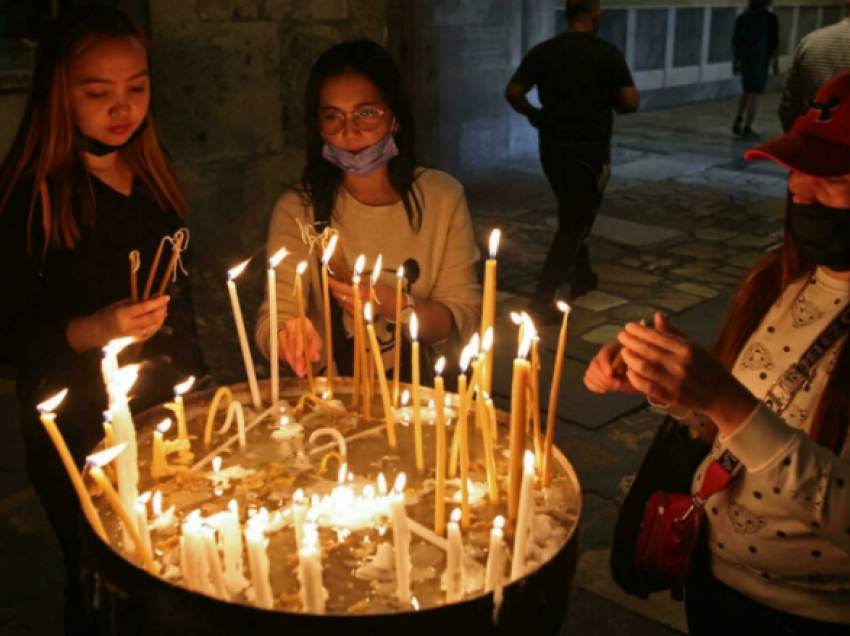 Izraeli hapet për turistët e vaksinuar