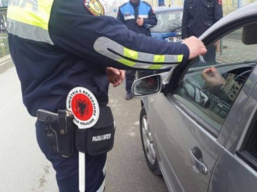 I prezantohen si policë, dy vëllezërve ia vjedhin makinën në Tiranë