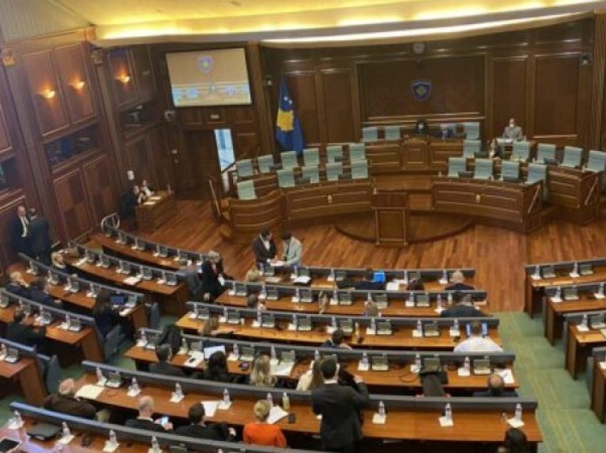 Deputeti publikon fotografi nga fëmijëria, nuk ka ndryshuar aspak