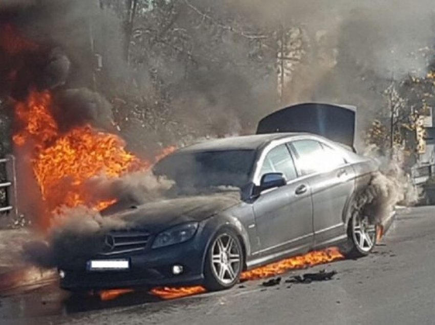 Makina në lëvizje merr flakë, shoferi shpëton pa lëndime