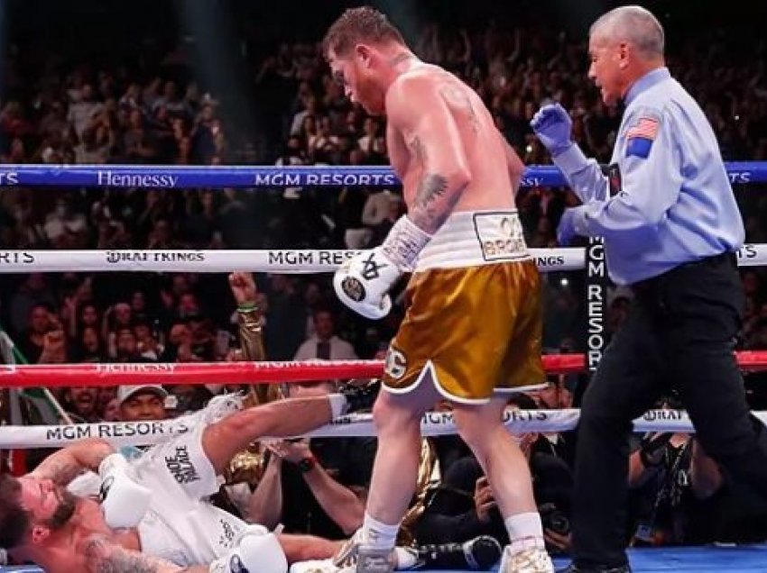 Canelo nokauton dhe shkruan historinë...