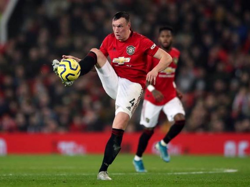 Plot 13 skuadra të interesuara për Phil Jones – anglezi ka vendosur të largohet në janar nga Unitedi