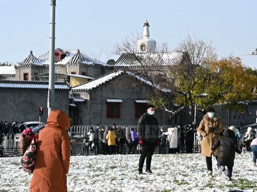 U kalua mbi gardhin e aeroportit, zhduket fëmija afgan/ Babai i dëshpëruar: Na ndihmoni