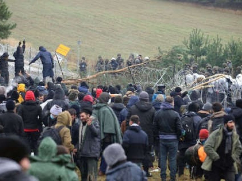 ​Kaos në kufijtë e Polonisë dhe Bjellorusisë, arrijnë përforcime ushtarake