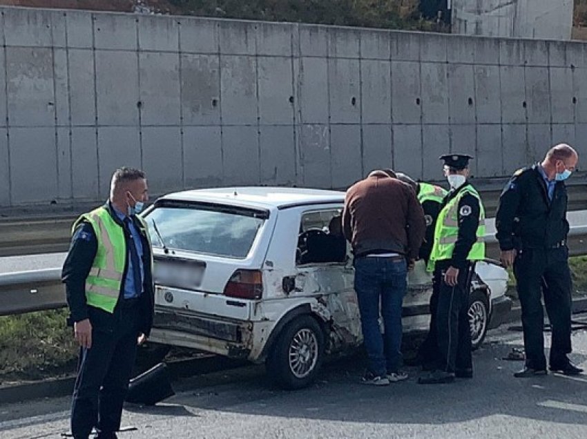 Dy persona të lënduar në aksident trafiku që ndodhi mes një kamioni dhe veture në Llapushnik