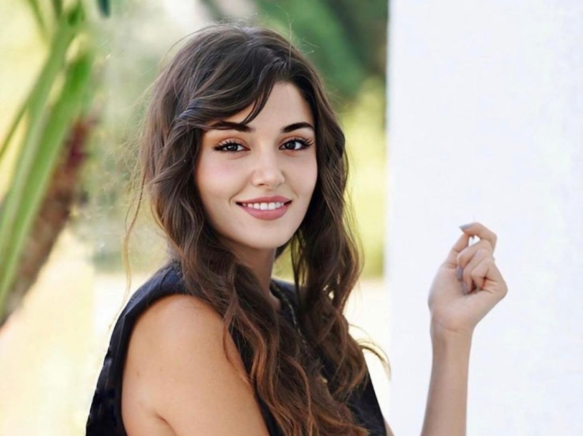 Hande Erçel bën rrëfimin e ndjerë për të ëmën që nuk jeton më