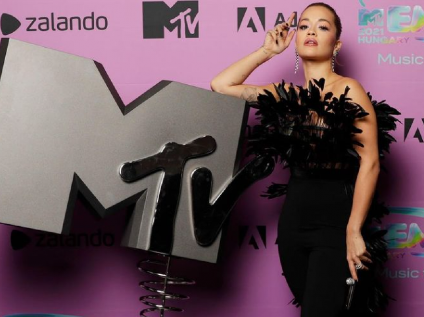 Rita Ora me të tjera imazhe mahnitëse nga evenimenti MTV EMAs 2021