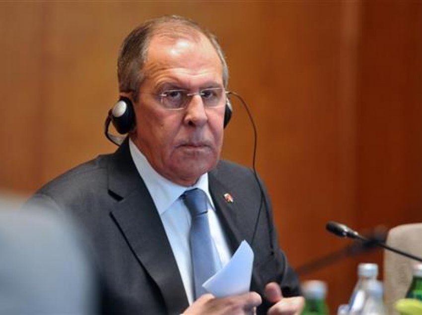 Lavrov dhe Selakoviq bisedojnë në telefon për Kosovën