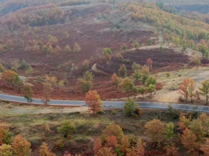 Rama publikon videon: Rruga Rrëshen-Sheshaj në shërbim të zonës rurale dhe urbane