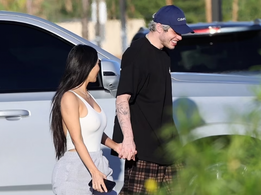 U konfirmua! Kim Kardashian dhe Pete Davidson s'e fshehin më dashurinë as në rrugë