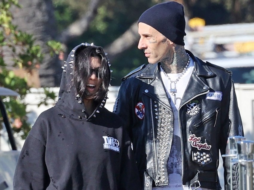 Kourtney Kardashian dhe Travis Barker ndezin thashethemet për shtatzëninë me një foto të ëmbël