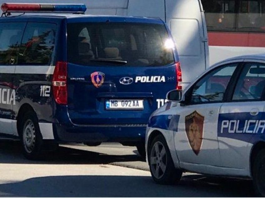 Policia blindon Fierin, kontrollohen mjetet luksoze