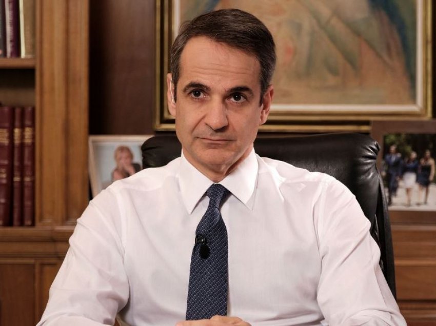 Mitsotakis: Qytetarët e pa vaksinuar, nuk do hyjnë në ambiente te mbyllura