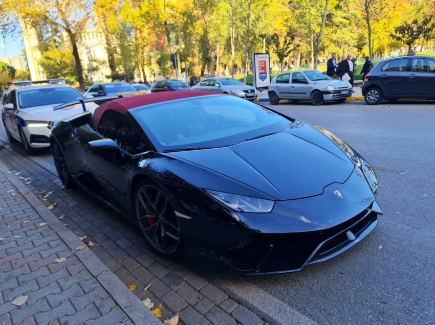 Policia në Tiranë shqipton gjoba ndaj shoferëve të Ferrarit dhe Lamborghinit