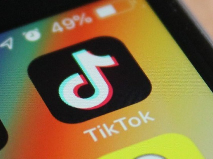 U tha se humbi jetën pas një sfide në tik-tok/Ja çfarë shkruante 13-vjeçari  në rrjetet sociale