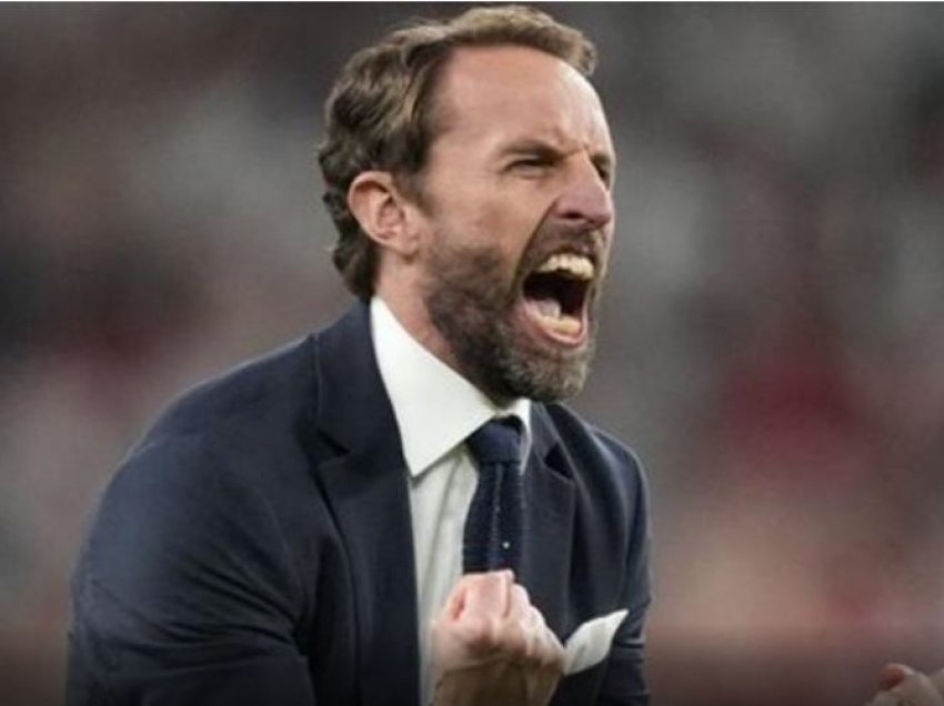 Anglia i rinovon kontratën trajnerit Southgate