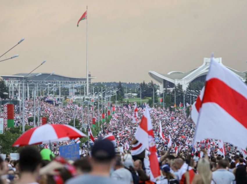 Raport: Përkeqësim i demokracisë në mbarë botën