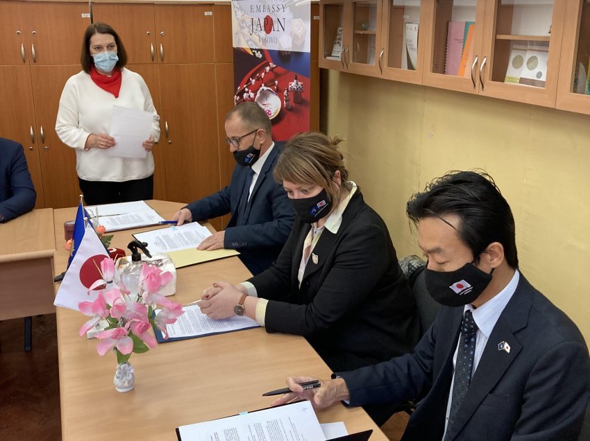 Donacion nga ambasada japoneze Dhoma sensorike dhe një kombibus