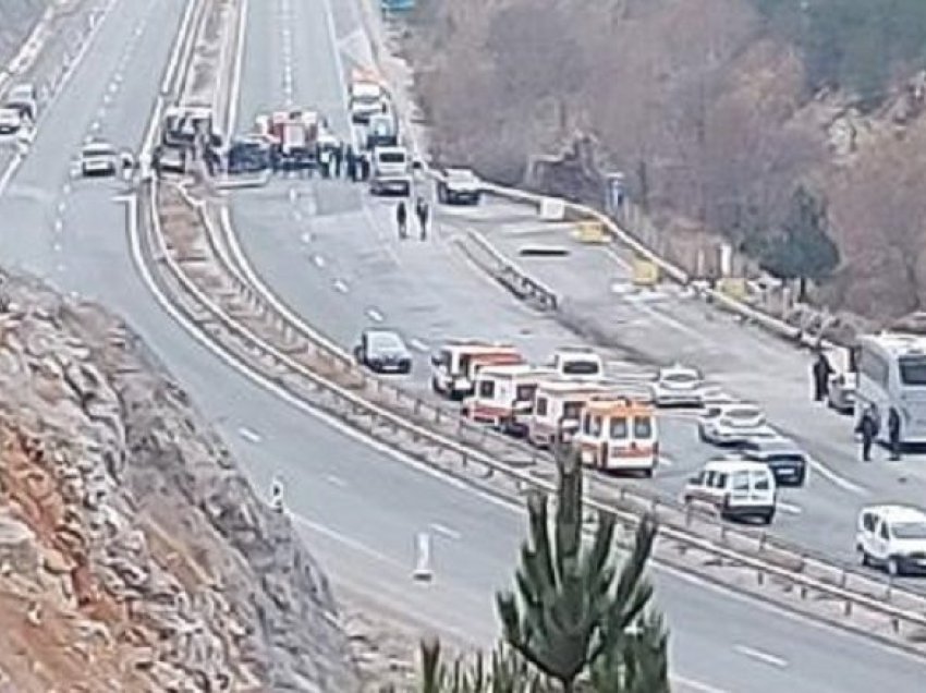 Vazhdon hetimi për autobusin, një nga pistat është karburanti rezervë