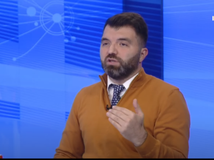 Sadiku: Kur paga në sektorin publik rritet për 44 euro, në sektorin privat zbritet për 31 euro