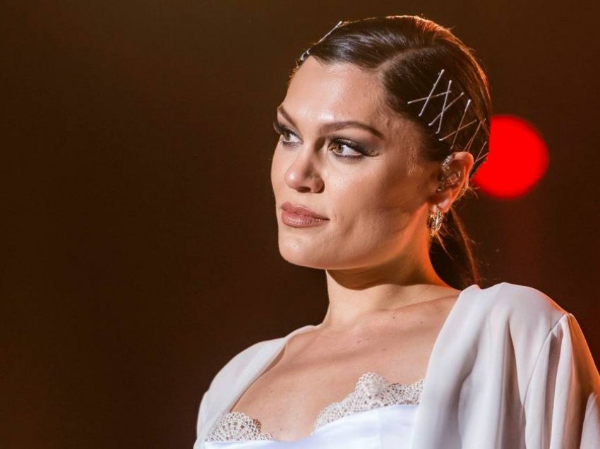 Jessie J humb fëmijën