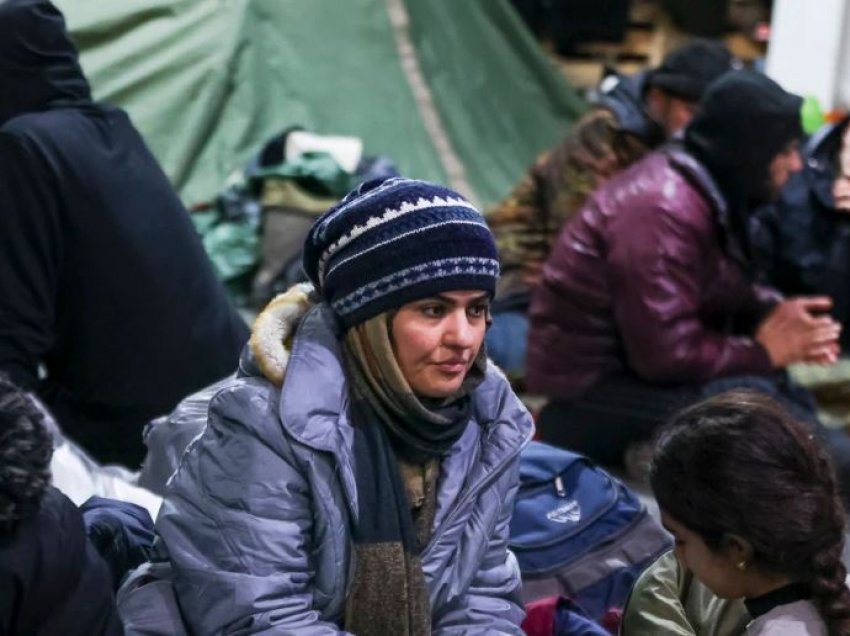 Emigrantët e bllokuar, peng të situatës në kufirin Poloni-Bjellorusi