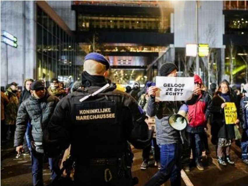 Rriten rastet me COVID-19, vendosen kufizime të reja në Holandë