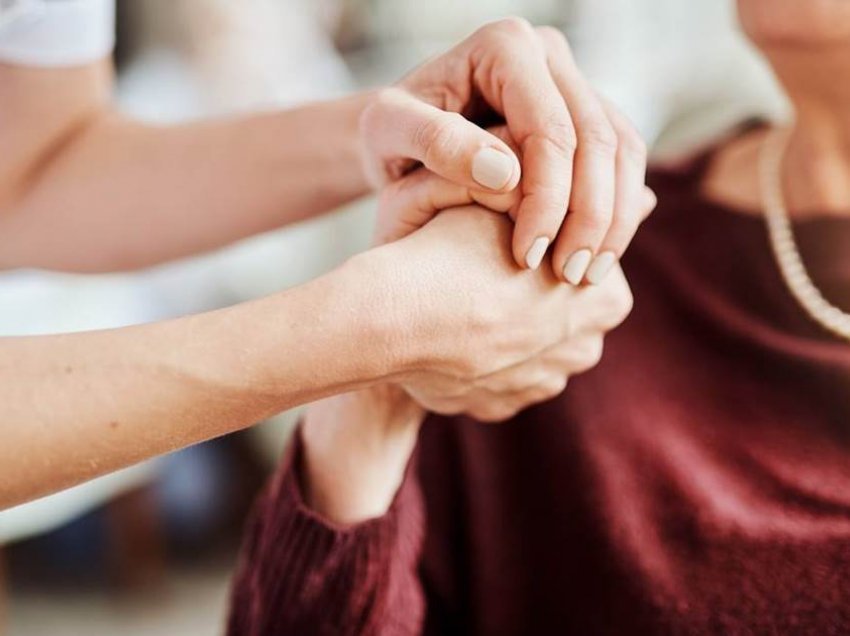 Sipas një studimi, ndihma ndaj të tjerëve mund të sjellë përfitime shëndetësore