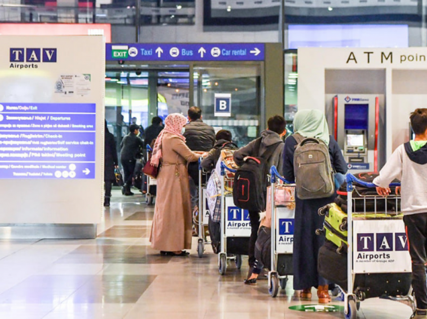 Maqedonia e Veriut siguron qëndrim të përkohshëm për 14 afganë të tjerë