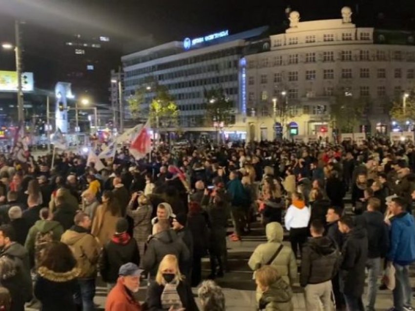 Protestat në Beograd vazhdojnë, sot ishte “kundër dhunës së regjimit”