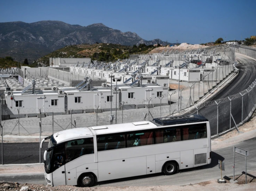 Papa Françesku sërish në ishullin Lesbos gjatë vizitës së tij në Greqi