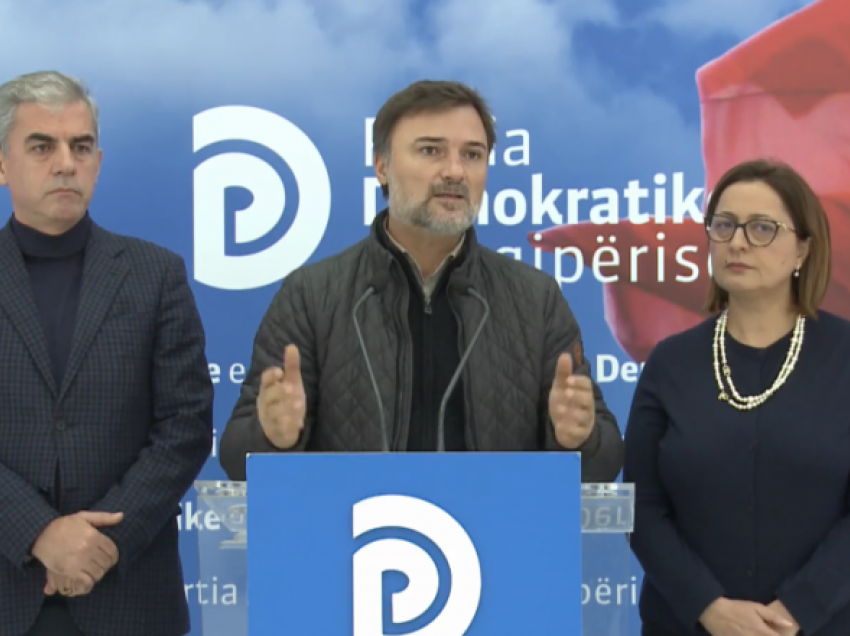 Deputeti socialist uroi 28 Nëntorin me Enver Hoxhën/ PD vihet në lëvizje, ja çfarë po përgatit