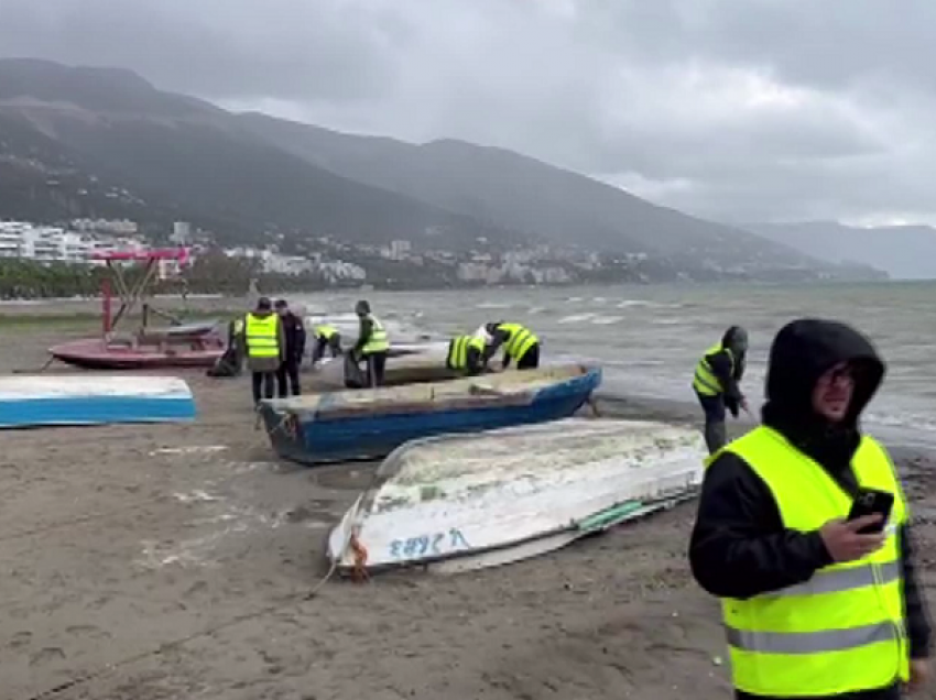 Deti kthen mbetjet urbane! Dalin në plazhin e Lungomares, bashkia i pastroi pas pak orësh