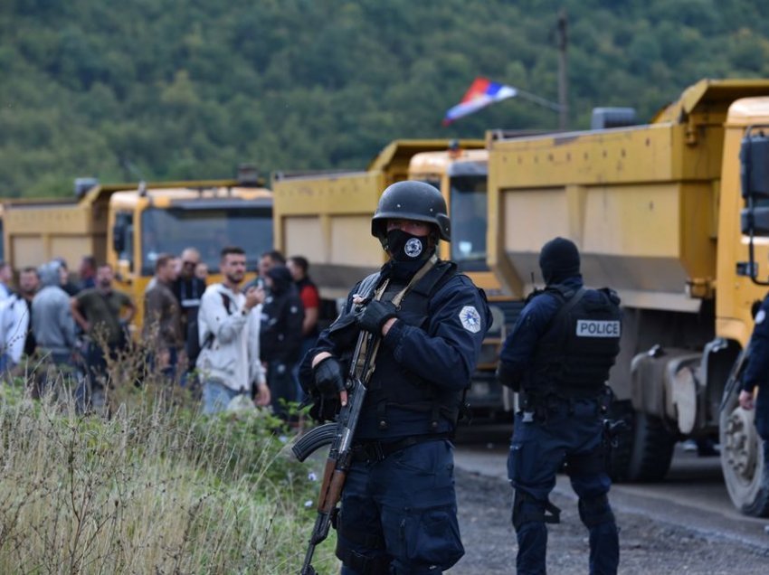 Policia e Kosovës e demanton Simiçin për dëmtimin e veturave