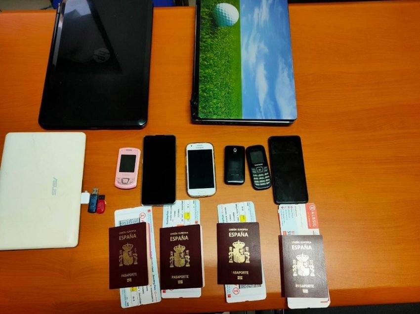 U mori 25 mijë euro për katër pasaporta false, në pranga 35 vjeçari