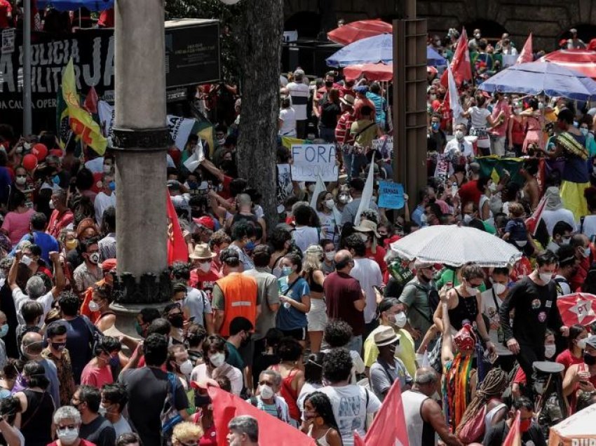 Protesta në Brazil kërkohet largimi i Bolsonaros