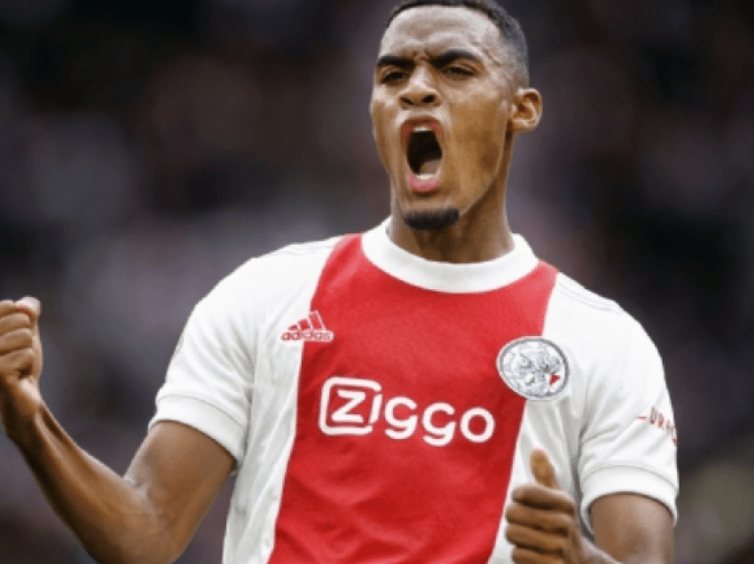 Ylli i Ajax-it zëvendëson Pogban te Manchester United