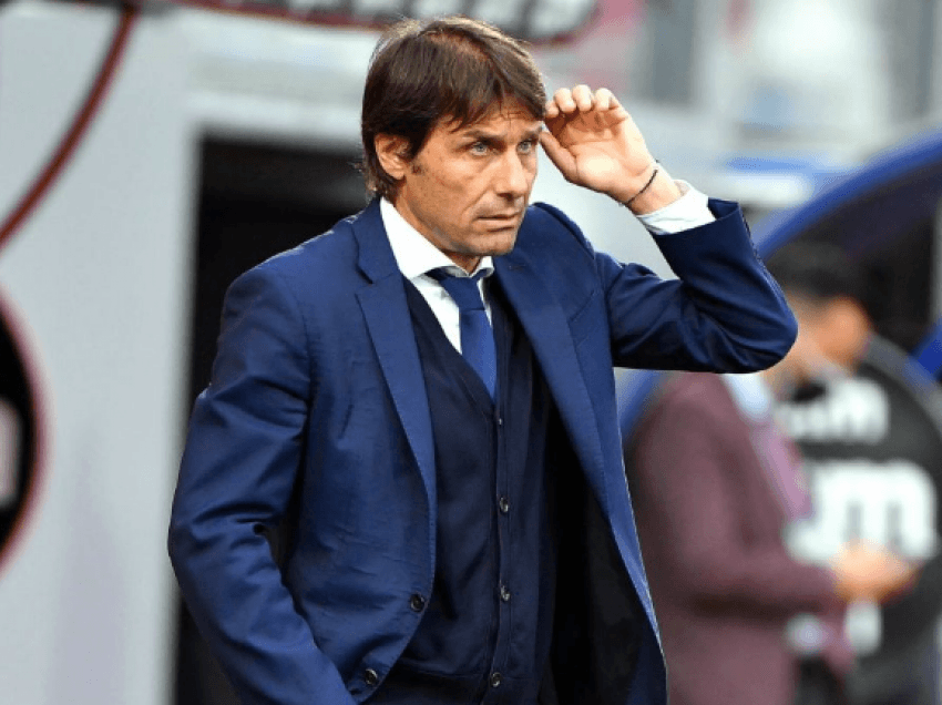 Antonio Conte shfaqet në planet e Manchester United