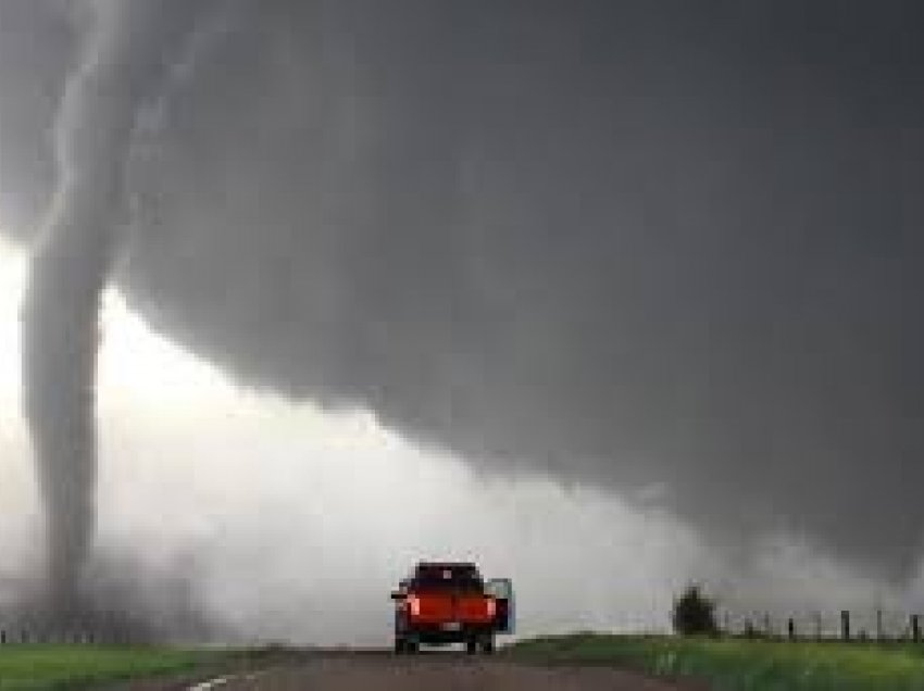 Tornadot godasin Siçilinë, disa të lënduar