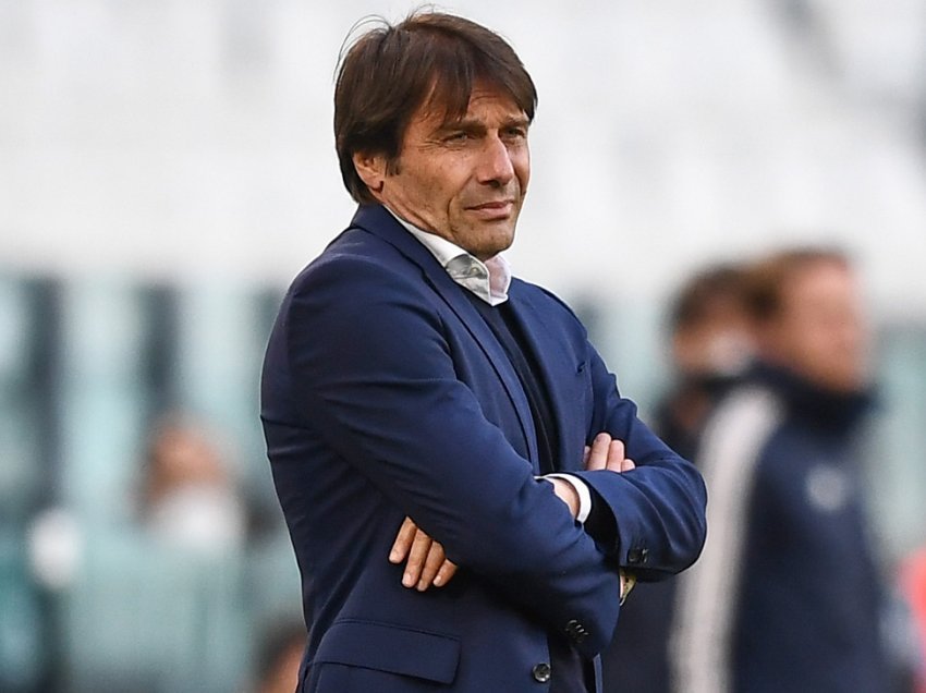 Klubi i Premier League kthen sytë nga Conte