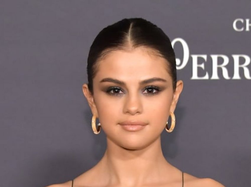 Selena Gomez nis një lidhje të re dashurie? Ja kush është i dashuri “i dyshimtë” i këngëtares