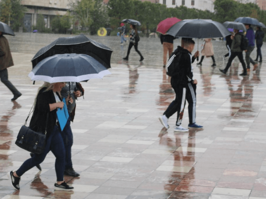 Shi dhe vranësira në të gjithë vendin, ulen temperaturat